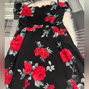 beautiful short dress
brand b.darlin used in good condition